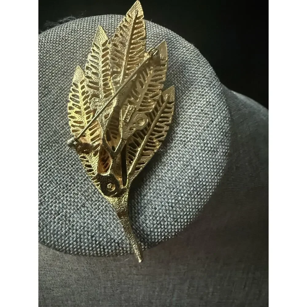 Vtg Signed ART Leaf Brooch Textured Gold Tone Pin Signed Career Capsule Autumn